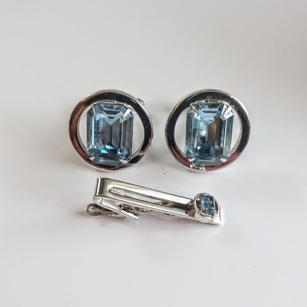 Vtg silver tone cufflinks with matching tie clip.
